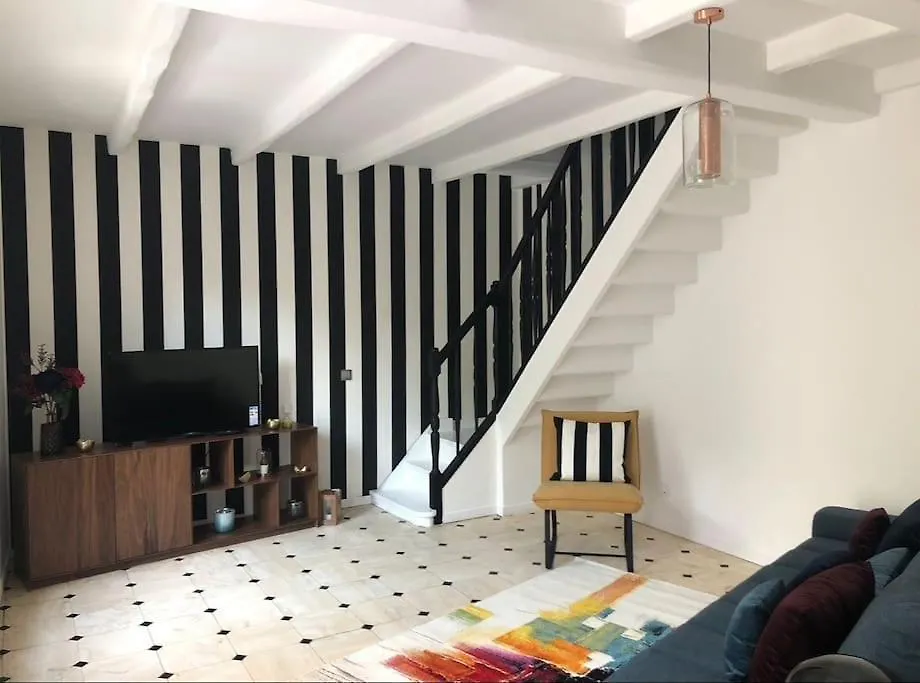 Une Maison A Paris France
