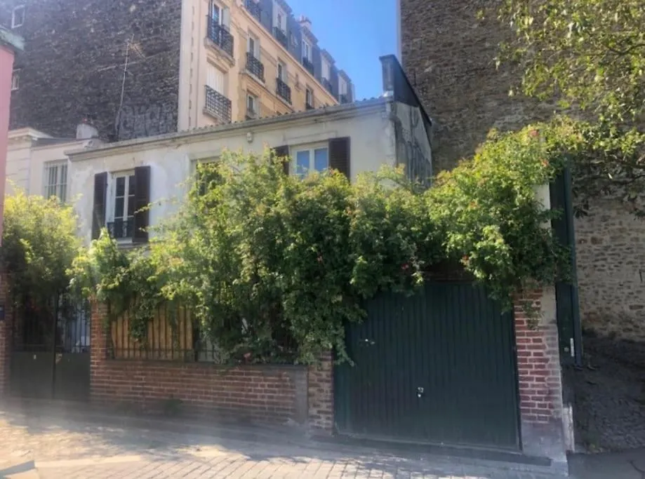 Une Maison A Paris 0*,  France