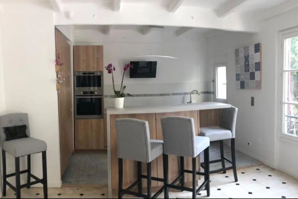 Une Maison A Paris